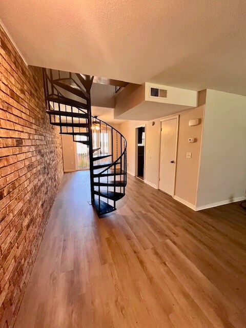 Building Photo - 280 S Hill Ave