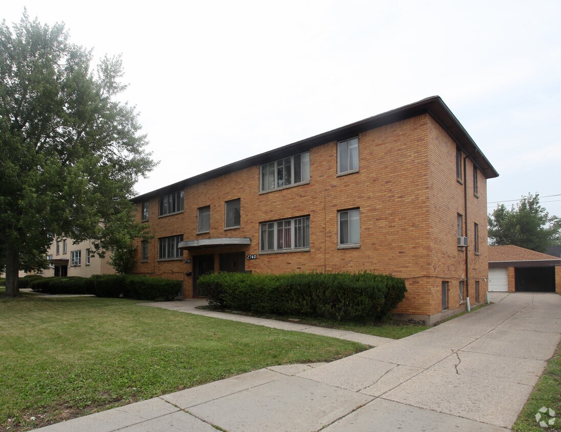 Building Photo - 2722-2740 Sheridan Dr