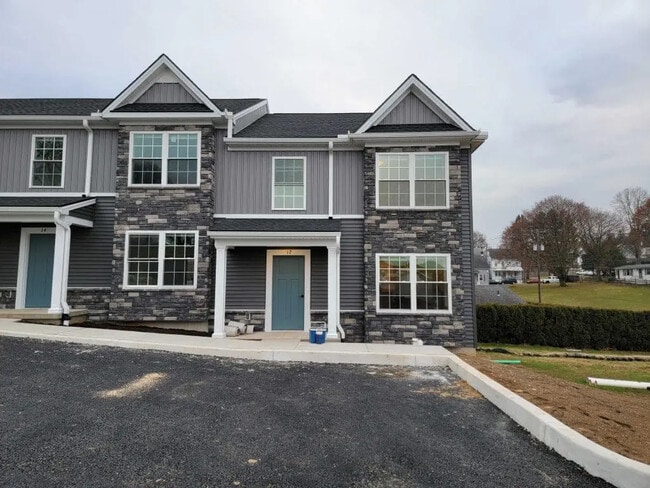 Building Photo - 12 Burk Ct