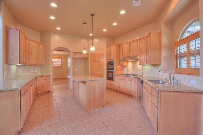 Foto del edificio - 8220 Desert Poppy Ln NE