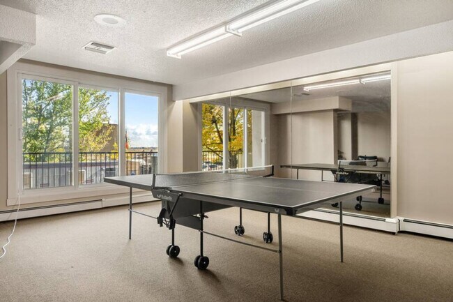 Photo du bâtiment - 9907-9104 104 Street NW