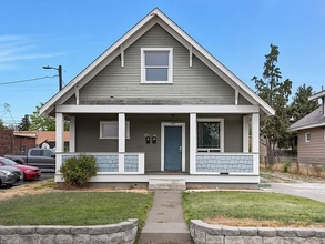 Building Photo - 911 E Illinois Ave