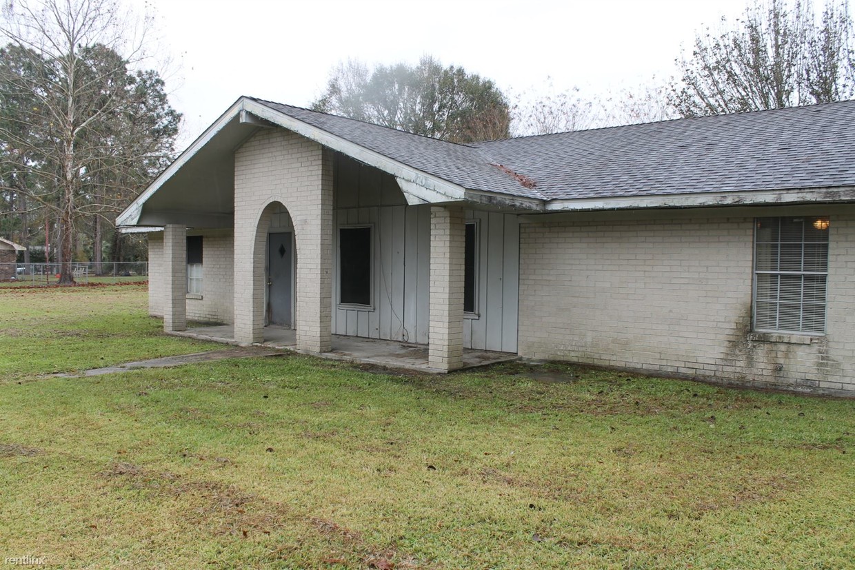 Primary Photo - 387 Champagne Cir