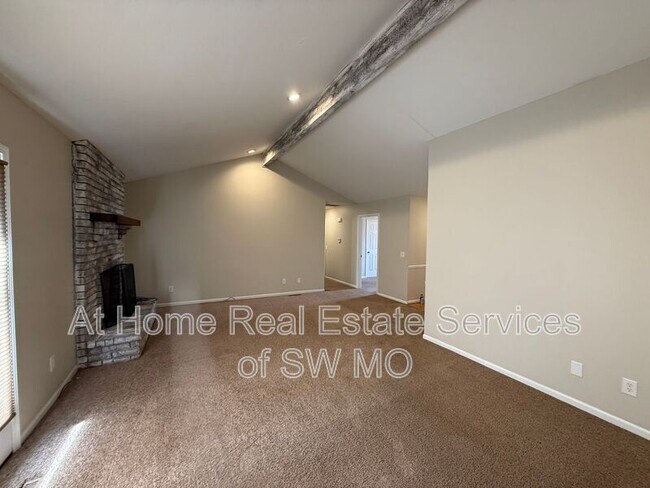Building Photo - 945 S Alex Ave