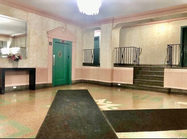 Foto del edificio - 1620 E 2nd St
