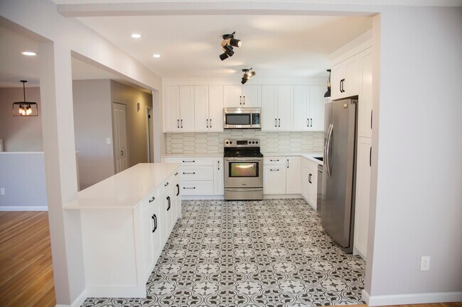 Building Photo - 2126 Elspeth Pl