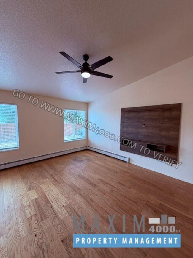 Foto del edificio - 255 Sargent Cir
