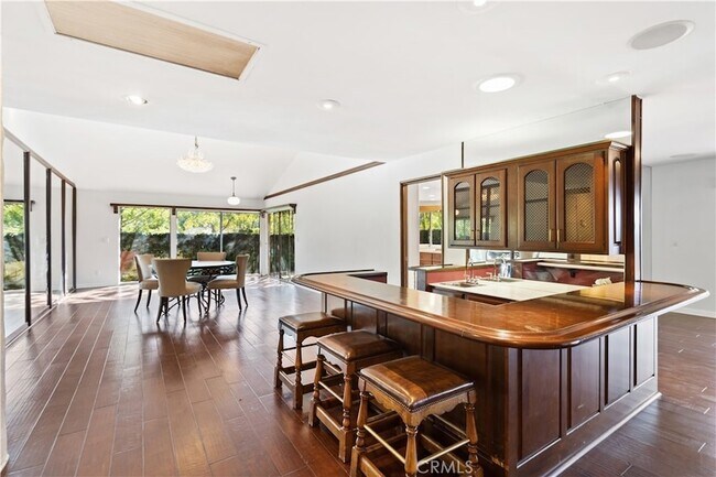 Foto del edificio - 3713 Dellvale Pl