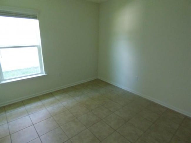 Building Photo - 4 bedroom in Jacksonville FL 32216