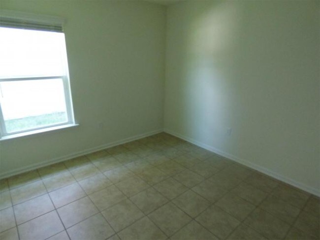 Foto del edificio - 4 bedroom in Jacksonville FL 32216