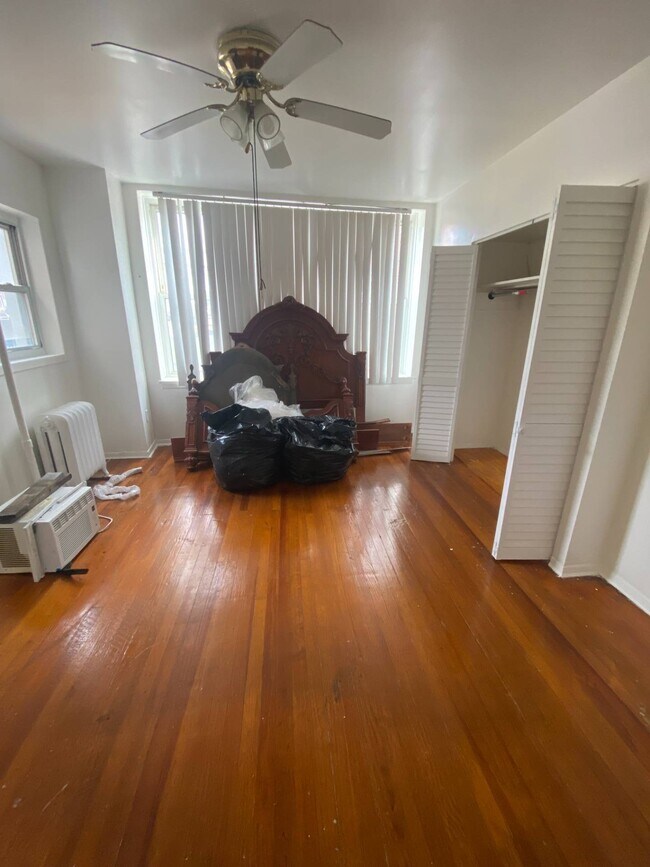 Foto del edificio - 8807 Bedell Ln