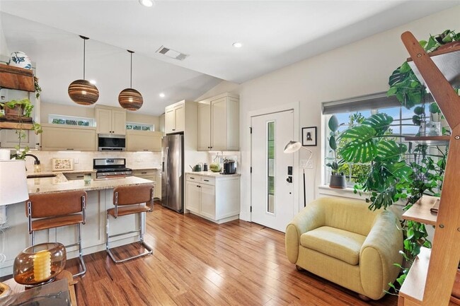 Foto del edificio - 2205 S L Davis Ave