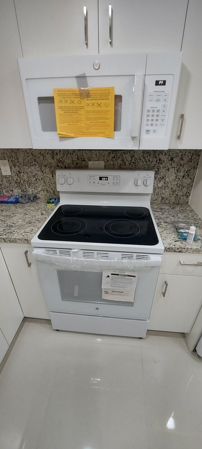 Building Photo - 7910 Colony Cir N