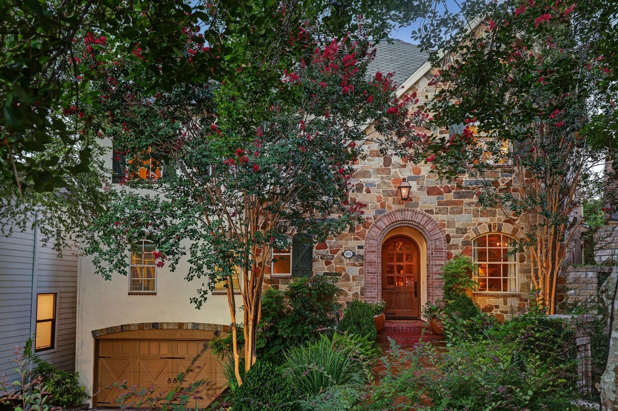 105 Glynn Way Dr, Houston, TX 77056 House for Rent in Houston, TX