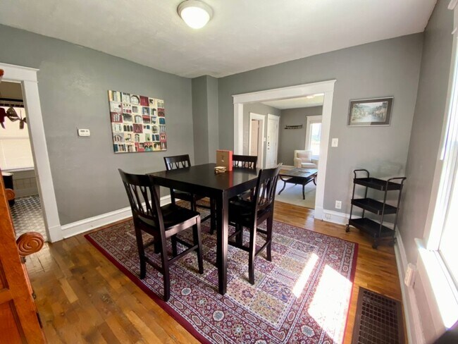Foto del edificio - Two Bed Two Bath Home in West Plaza