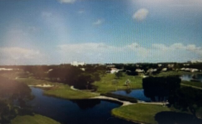 Foto del edificio - 7406 Lake Breeze Dr