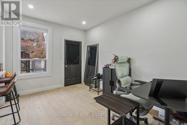 Building Photo - 20 Greenaway Ave