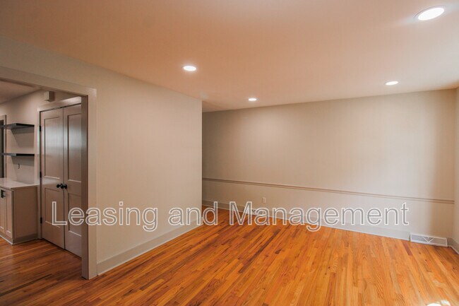 Photo - 186 Queen St Townhome