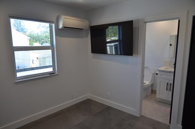 Building Photo - 3808 FL-5