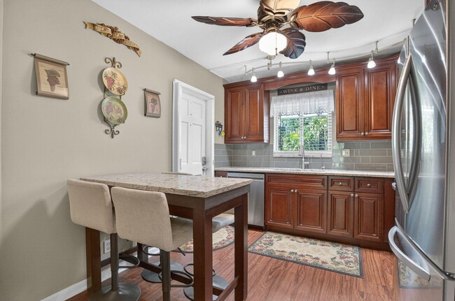 Building Photo - 6 Garden St