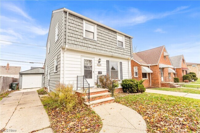 Foto del edificio - 8008 Pelham Dr