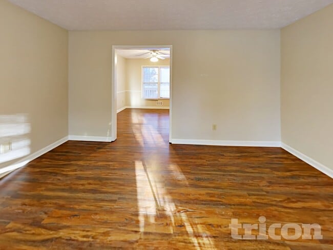 Foto del edificio - 740 Cedar Farms Dr