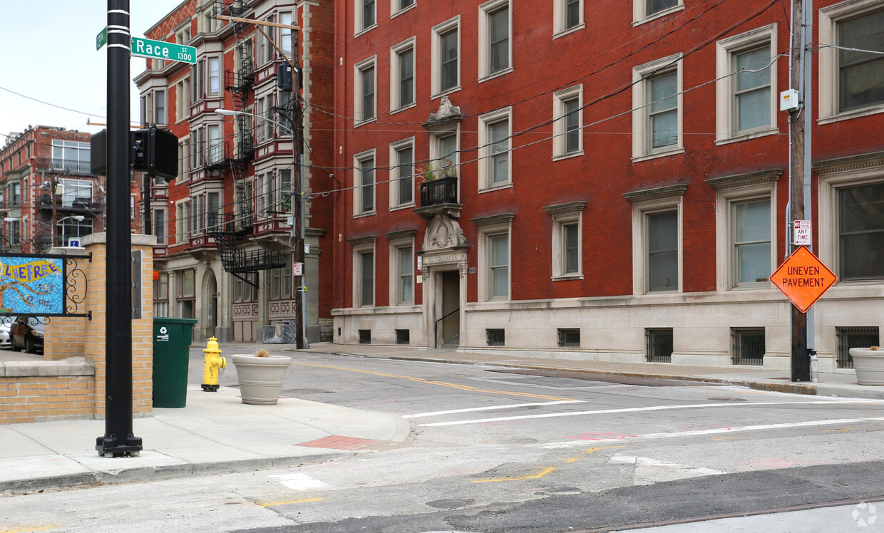 Building Photo - 31 W 13th St