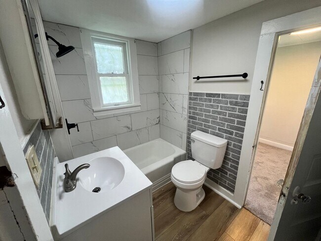 Foto del edificio - Adorable 1 story home is needing YOU!