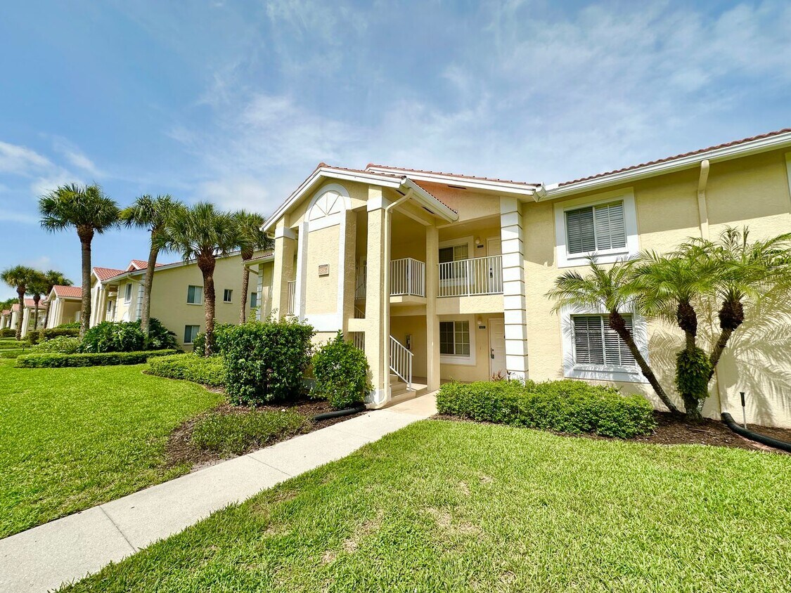 Foto principal - ** VILLAGES AT EMERALD LAKES ** 2 BED / 2 ...
