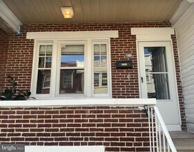 Building Photo - 1522 S Myrtlewood St