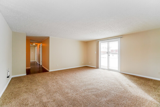 Foto del edificio - 7027 Lemert Ln