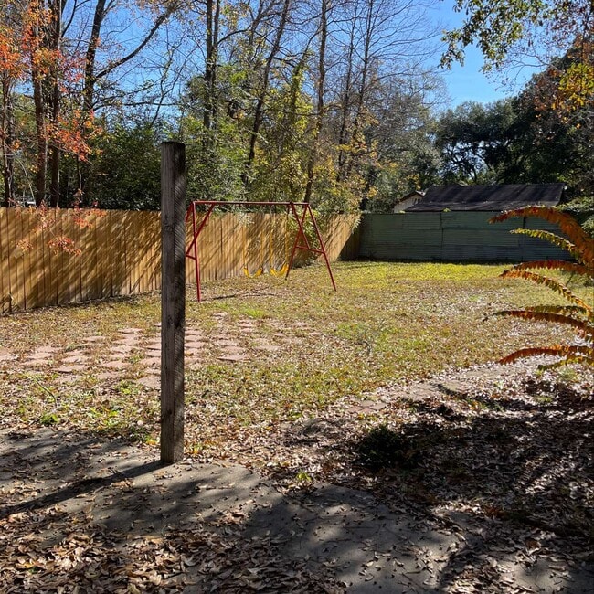 Building Photo - 303 Pelican Dr