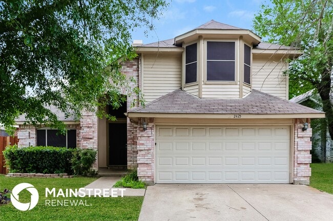 Building Photo - 2425 Bennington Dr