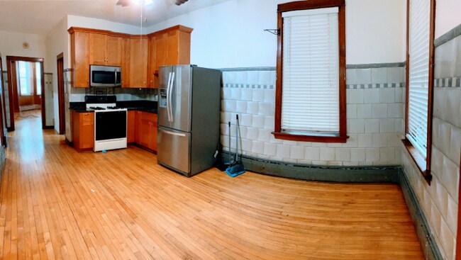 Foto del edificio - 1633 W 37th Pl