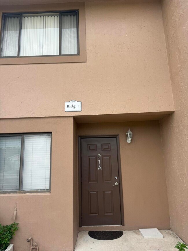 Foto del edificio - 139 Sparrow Dr