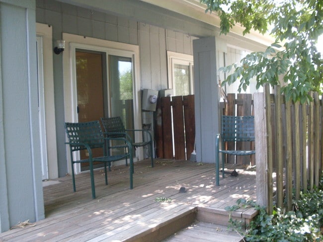 Building Photo - 1121 Monroe Dr