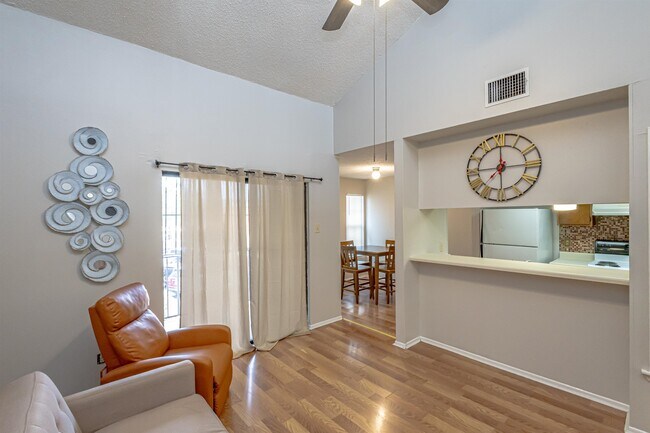 Foto del edificio - 100 Hillside Rd