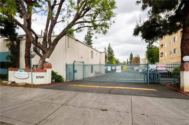 Gated Complex - 5700 Etiwanda Ave