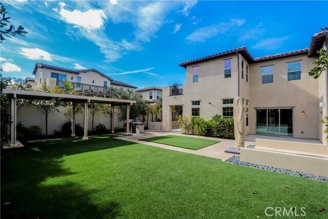 Building Photo - 102 Calderon