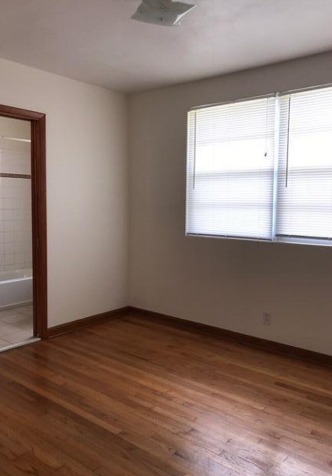 Foto del edificio - Cute as a Button, House For Rent, JAX Heights