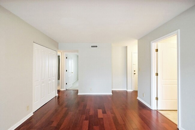 Building Photo - 1264 Villa Ln