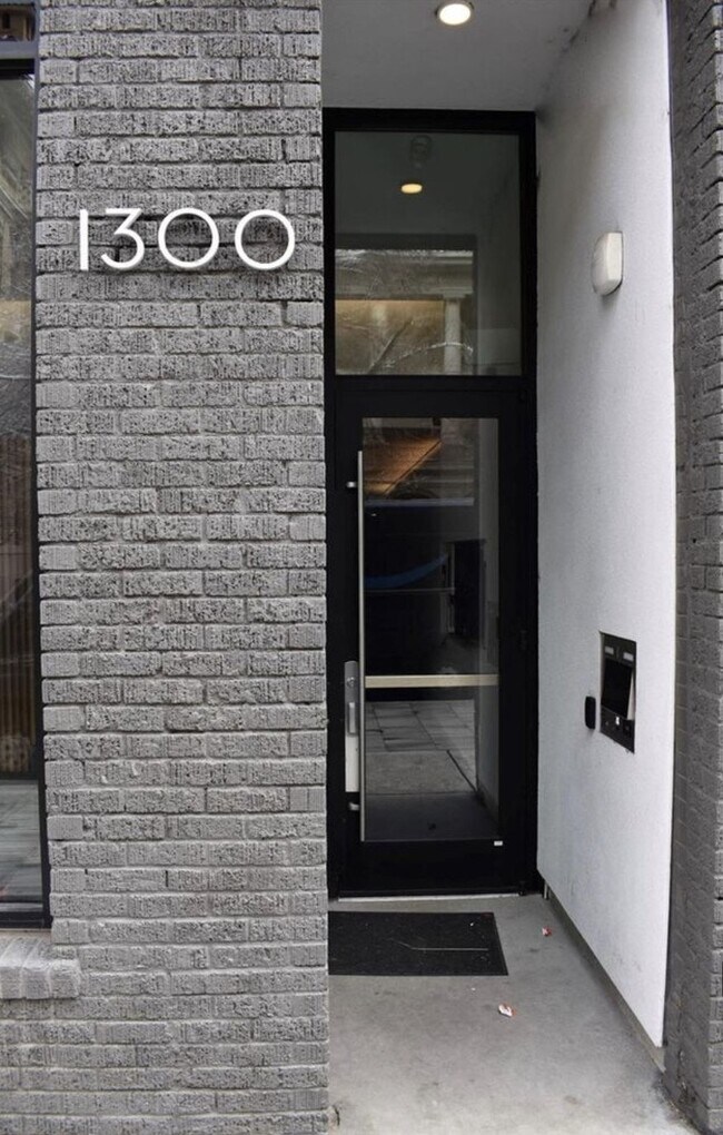 Foto del edificio - 1300 Ogden St