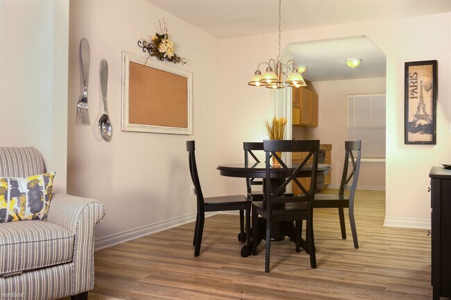 Foto del edificio - 6244 Trumpeter Ln