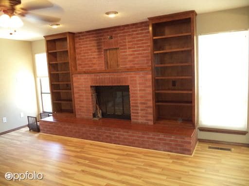 Building Photo - 811 Parkland Cir SE