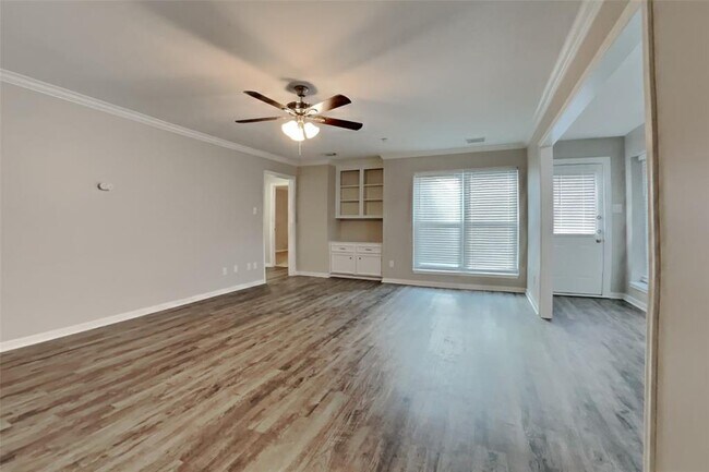 Foto del edificio - 1315 Forest Hollow Dr
