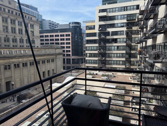 Foto del edificio - 130 S Canal St