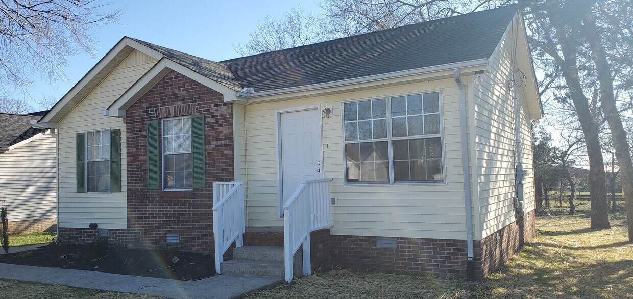 Primary Photo - 220 Westlynn Dr