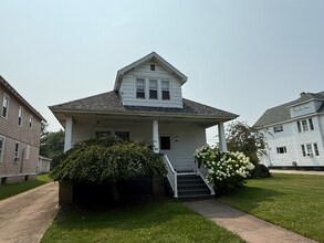 Building Photo - 710 Eleanor Pl