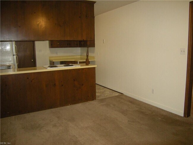 Building Photo - 3 Bedroom/ 2 Bath - GREEN MEADOWS