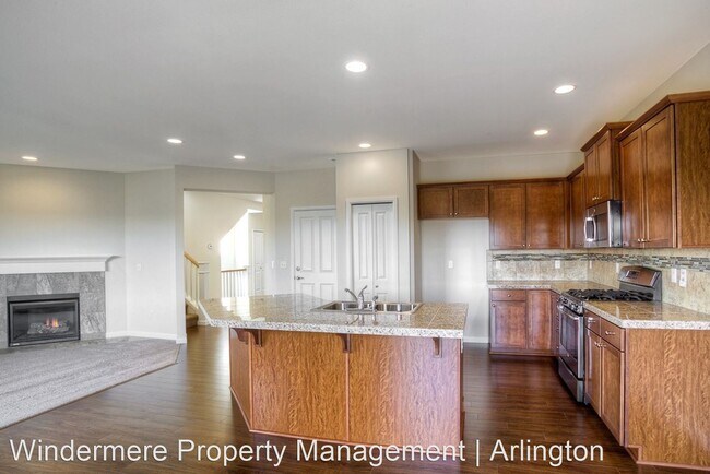 Building Photo - 4 br, 3.5 bath House - 1705 77th AVE SE